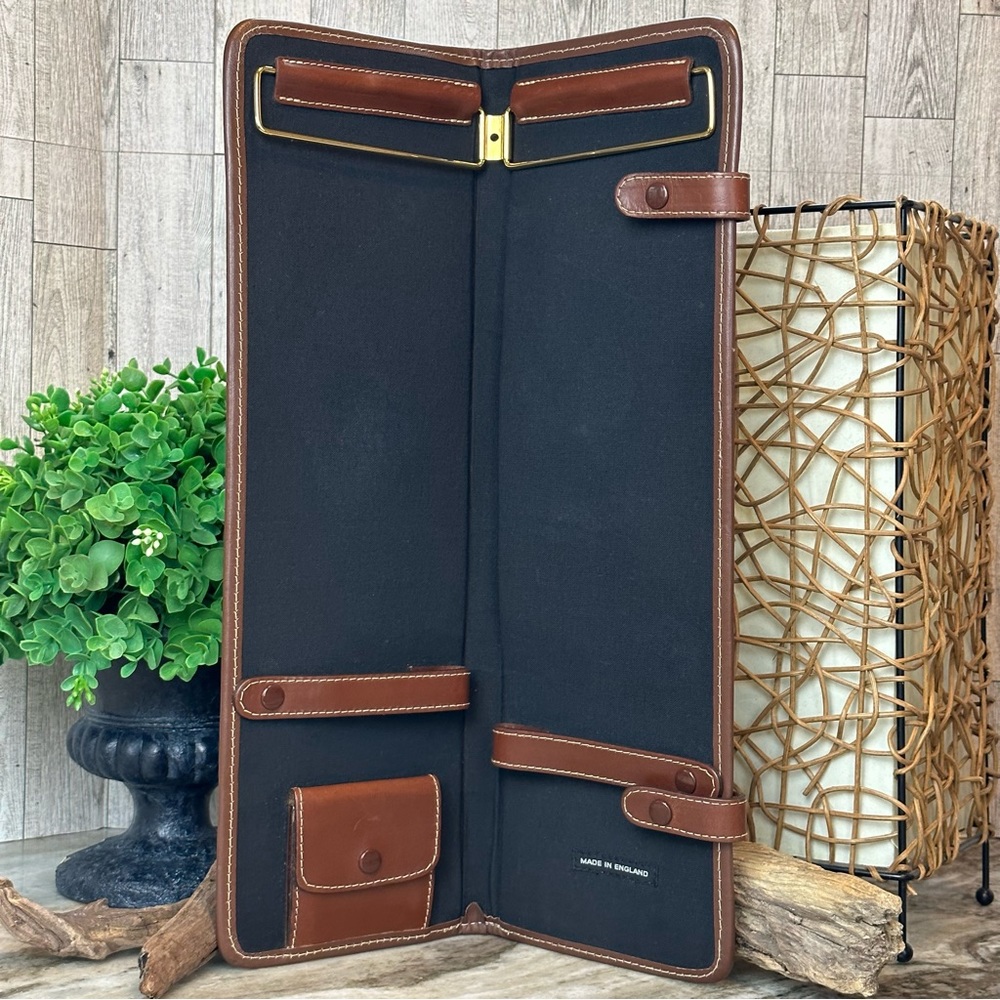 ROBERT MAGER - Tie Travel Case Pebbled Green Italian Leather Made In England